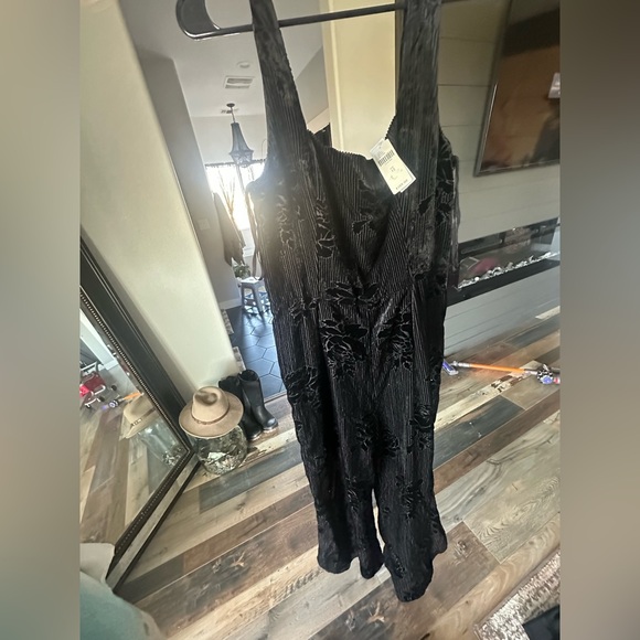 NEW Anthropologie Moulinette Soeurs Noir Velvet Burnout Textured Jumpsuit Black - Picture 5 of 8